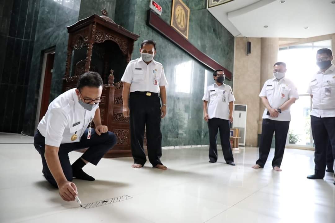 Anies Pimpin Langsung Atur Pembatasan Berjamaah Di Mesjid
