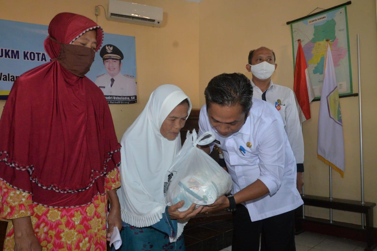 Usai Viral Warganya Tak Makan 2 Hari, Pemkot Serang Bagi-bagi Sembako