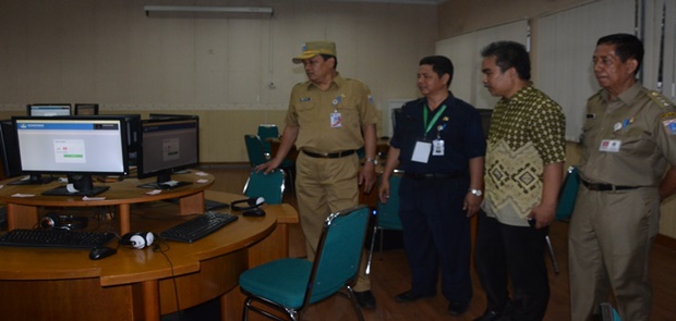 Kasudin Pendidikan Jaktim Tinjau Pelaksanaan UNBK
