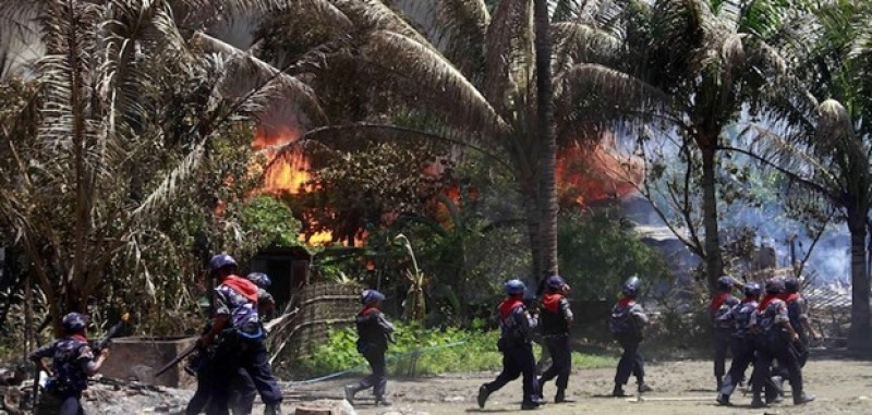Pejuang Rohingya Bentrok Dengan Militer Myanmar Ribuan Orang Mengungsi