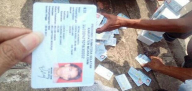 Ribuan E-KTP Berceceran di Depok dan Bogor, Mendagri Copot Pejabat Dukcapil