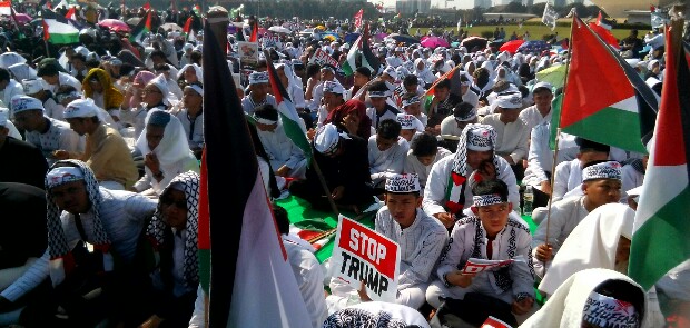 Bela Palestina dari Kezaliman Trump, Umat Islam Kembali Putihkan Monas