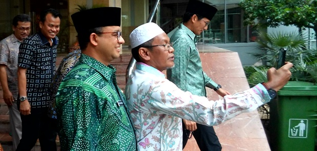 Anies Larang Fotonya dan Foto Sandi Dipasang di Backdrop Event Pemprov DKI