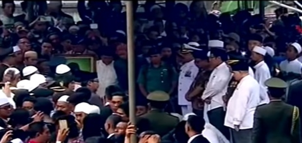 Pejiarah Terus Berdatangan ke Makam Hasyim Muzadi